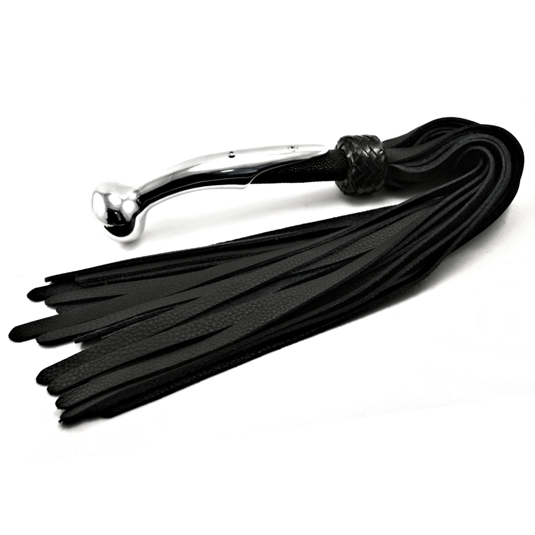 Pistolgrip Leather Flogger<br>Chrome & Stingray Handle<br>Black Knot